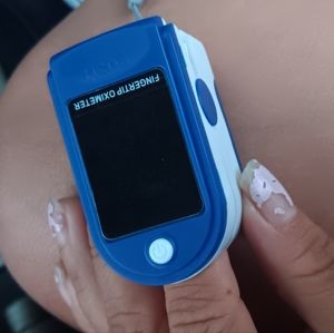 Finger pulse reader
